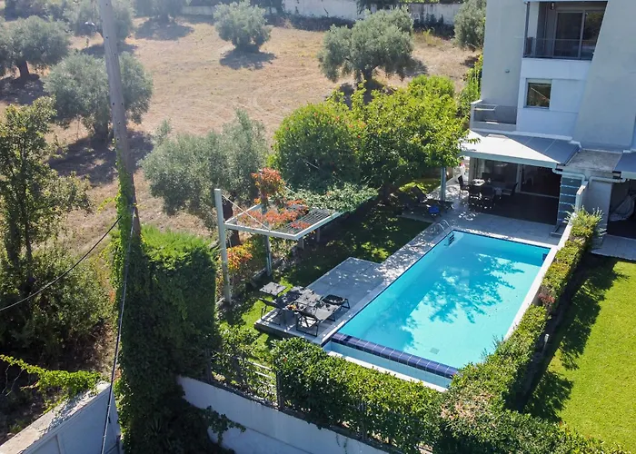 Deluxe Chrousso Pool Villa