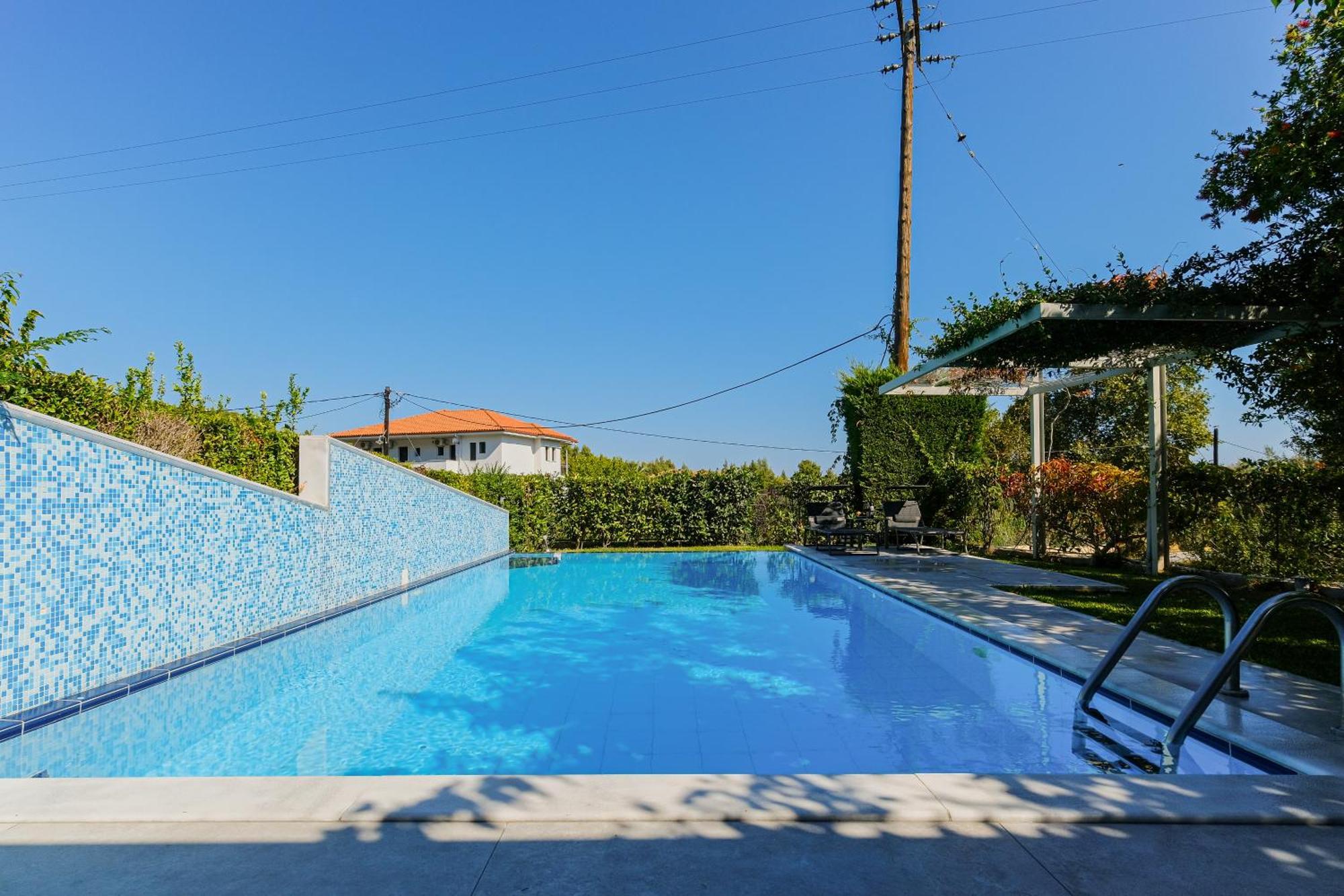 Deluxe Chrousso Pool Paliouri